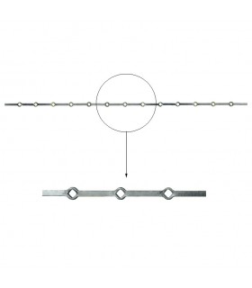 Barre trous renflés 20x20mm percée de 13 trous losange pour carré de 20x20mm - longueur 2m