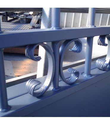 Volute en C 110x60mm en plat de 12x6mm symétrique extrémités forgées en chevrons