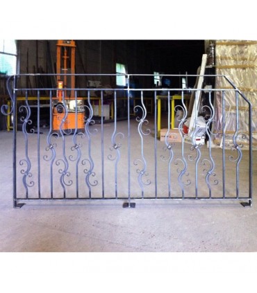 Balustres assemblés 900mm carré de 12x12mm et plat de 12x6mm avec un motif forgé central