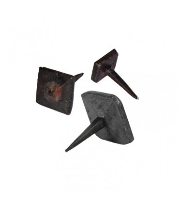 Clou martelé 20x20mm à tête carrée pyramidale décorative et pointe effilée
