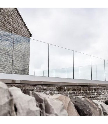 Profil aluminium anodisé pour garde-corps en verre avec fixation au sol