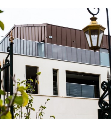 Profil en U aluminium pour garde corps en verre fixation au sol décalée