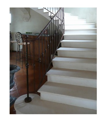 Poteau acier forgé 1200mm carré 25x25mm martelé à la main motif central